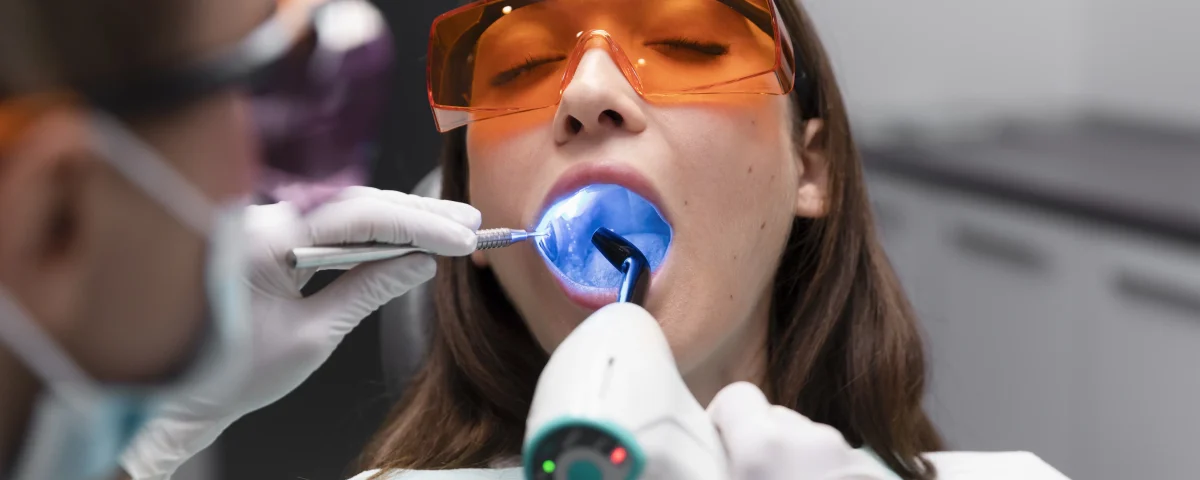 اهمیت جرم‌گیری قبل از کامپوزیت دندان